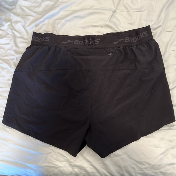 Brooks Black Size Large Woman’s Running Shorts - Picture 2 of 3